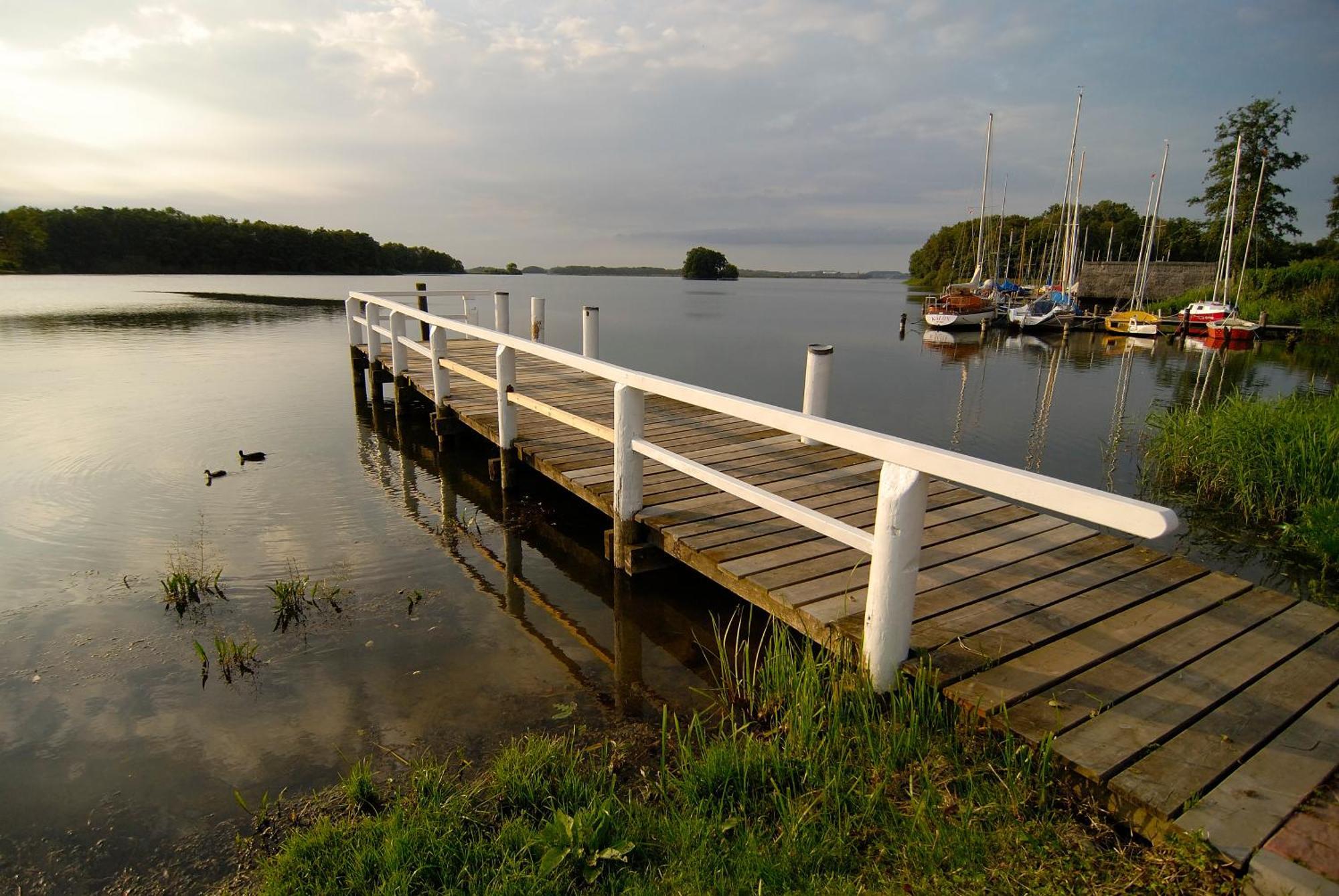 Strauers Hotel Am See Bosau エクステリア 写真