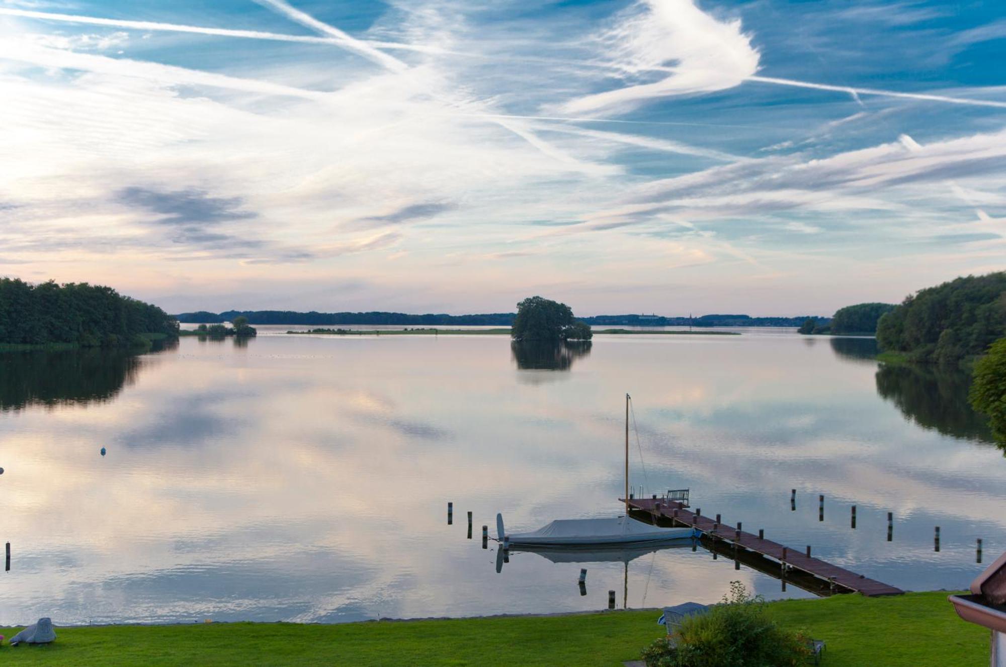 Strauers Hotel Am See Bosau エクステリア 写真