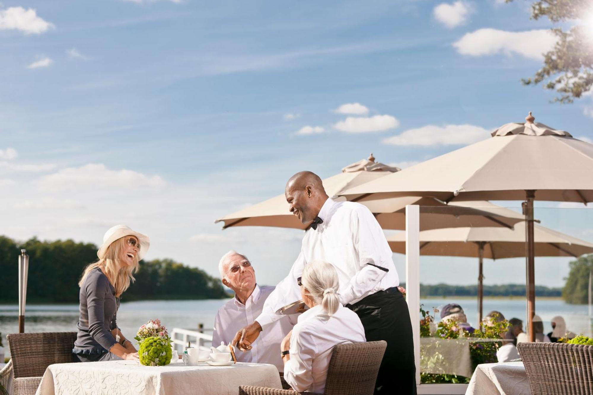 Strauers Hotel Am See Bosau エクステリア 写真