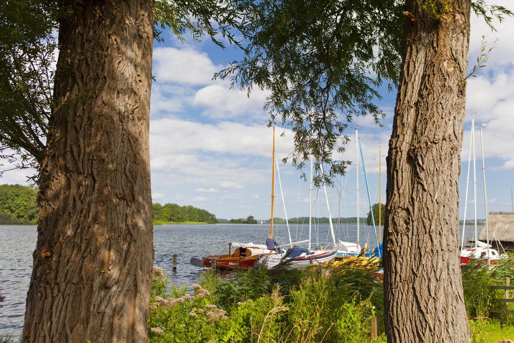 Strauers Hotel Am See Bosau エクステリア 写真