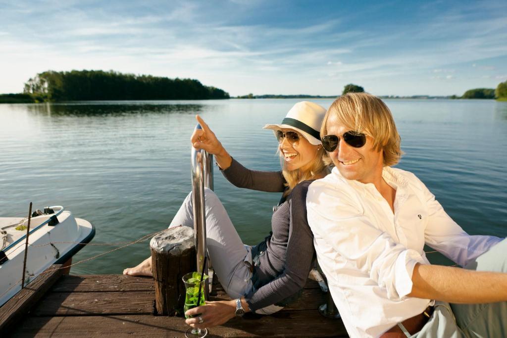 Strauers Hotel Am See Bosau エクステリア 写真