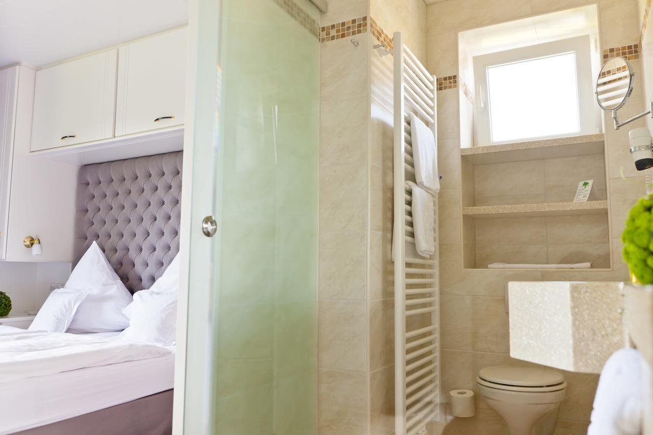 Strauers Hotel Am See Bosau エクステリア 写真